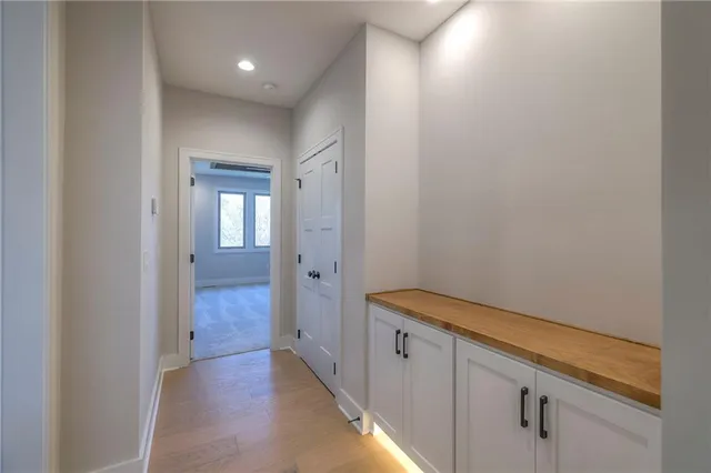 $835,000 | 916 Savannah Lane, Greenwood, MO 64034