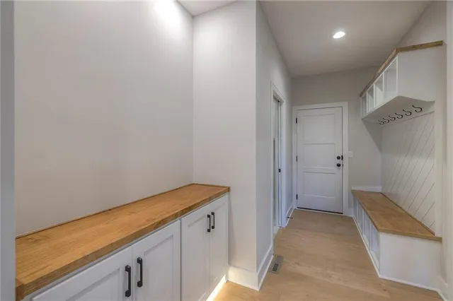 $835,000 | 916 Savannah Lane, Greenwood, MO 64034