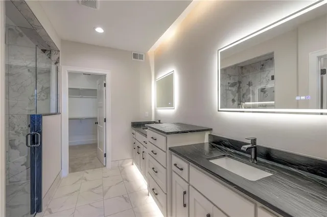 $835,000 | 916 Savannah Lane, Greenwood, MO 64034