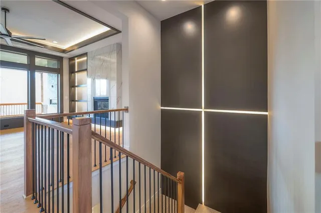 $835,000 | 916 Savannah Lane, Greenwood, MO 64034