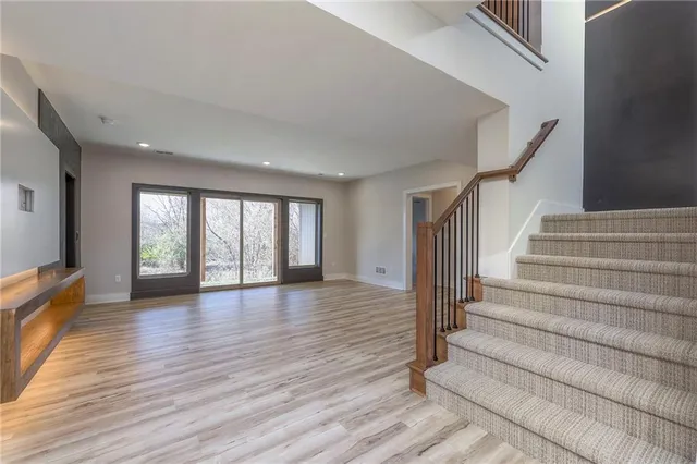 $835,000 | 916 Savannah Lane, Greenwood, MO 64034