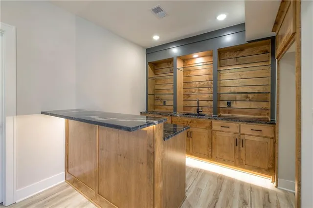 $835,000 | 916 Savannah Lane, Greenwood, MO 64034