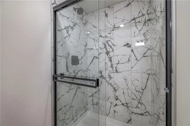 $835,000 | 916 Savannah Lane, Greenwood, MO 64034