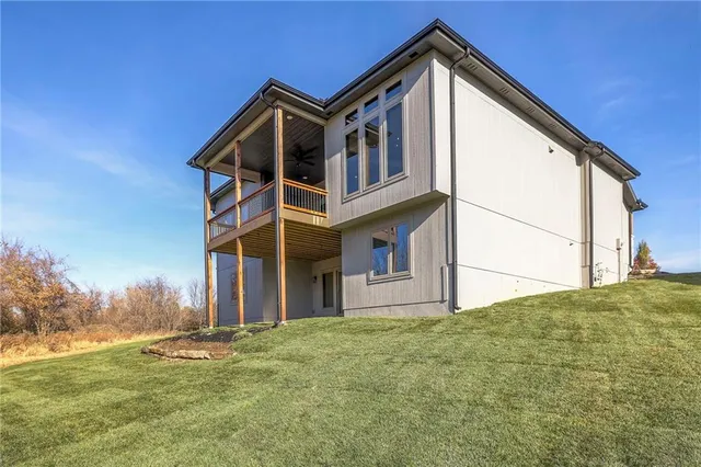 $835,000 | 916 Savannah Lane, Greenwood, MO 64034