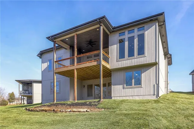 $835,000 | 916 Savannah Lane, Greenwood, MO 64034