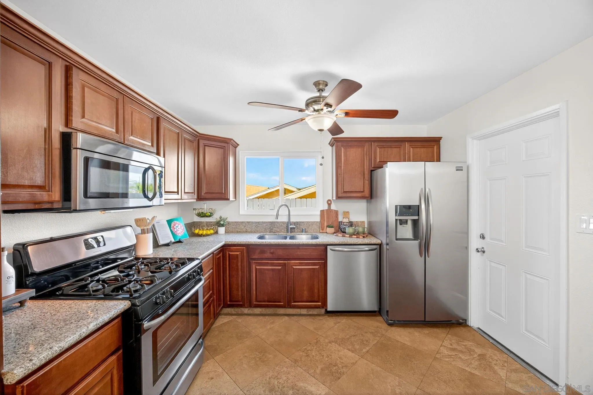 8450 Angila Drive Santee, CA 92071 - Photo 9 of 43