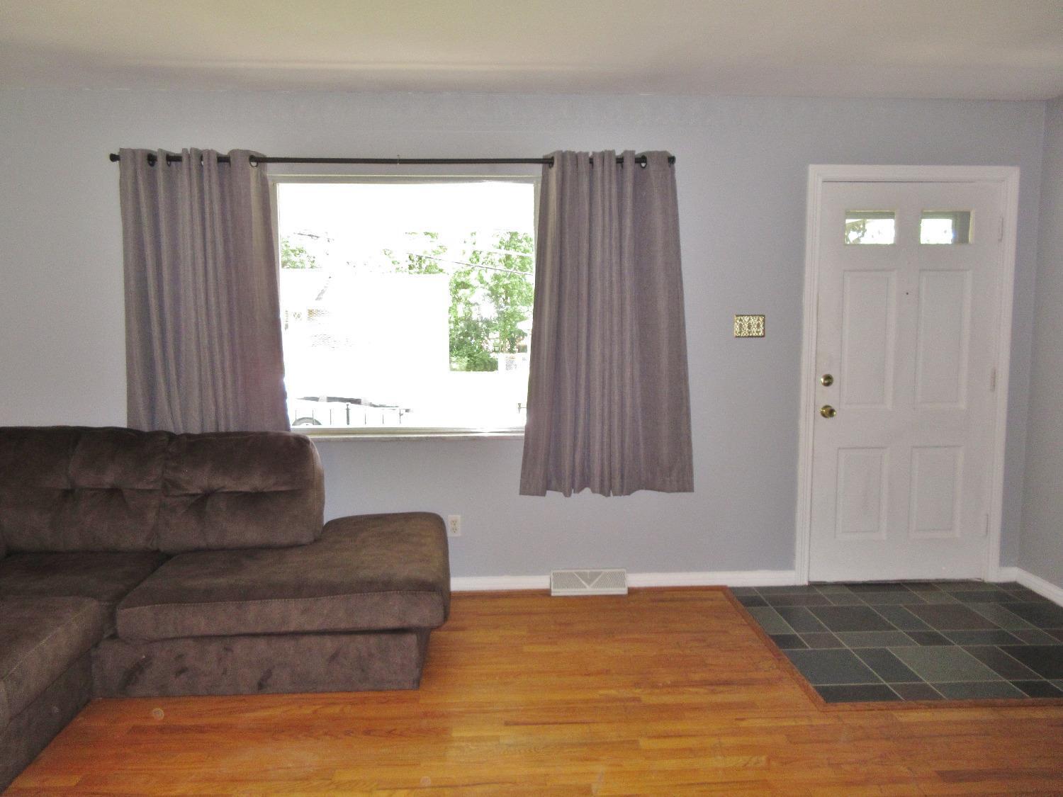 5796 Lawrence Road Cincinnati, OH 45248 - Photo 10 of 33