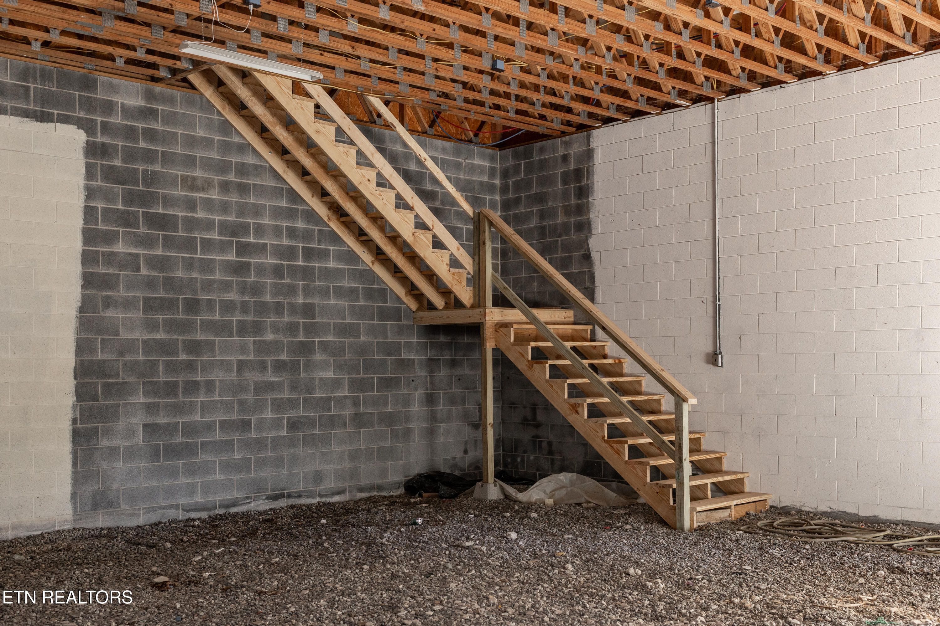 1374 Camellia Road Newport, TN 37821 - Photo 5 of 8 5 (2)