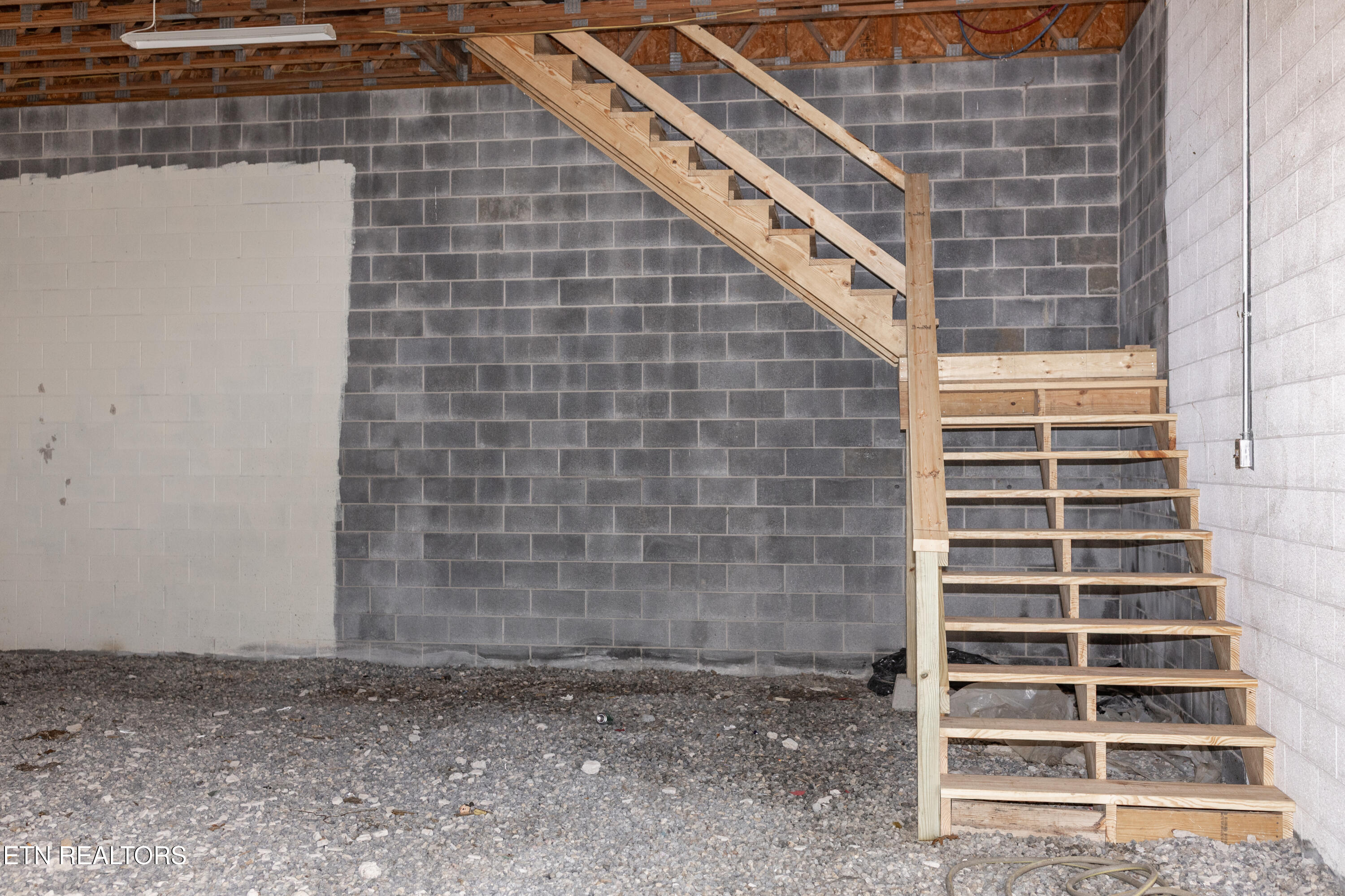 1374 Camellia Road Newport, TN 37821 - Photo 6 of 8 6 (2)