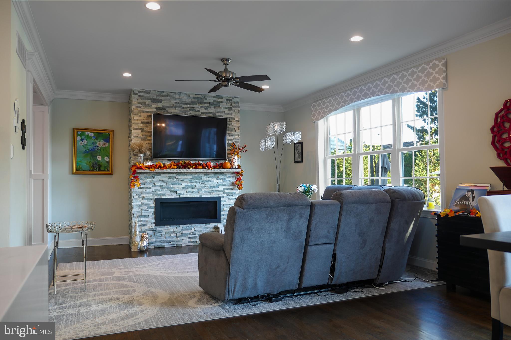 1237 Steel Road Havertown, PA 19083 - Photo 8 of 37 Living Room
