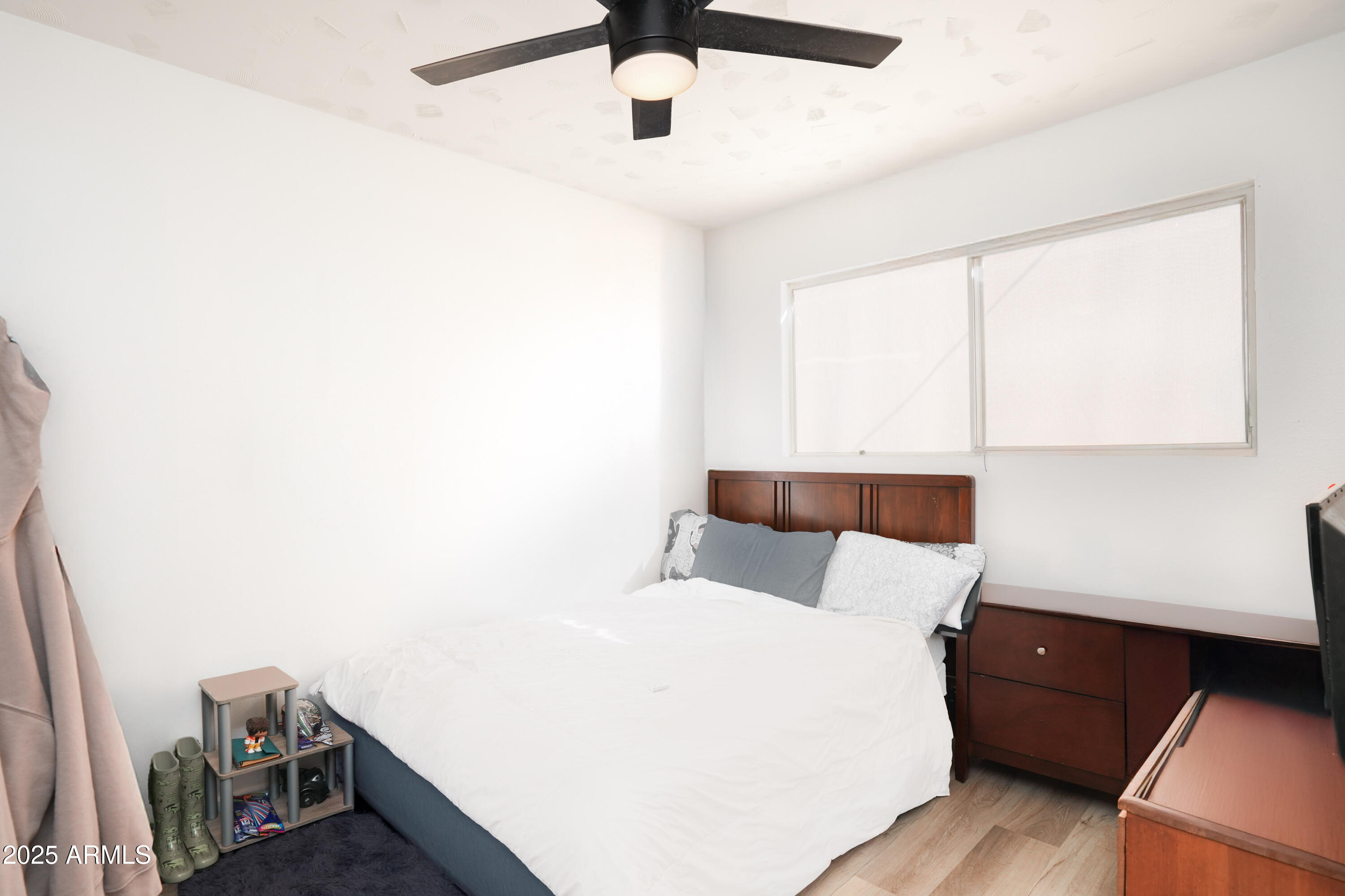 605 3rd N Street Clarkdale, AZ 86324 - Photo 25 of 37 a bedroom with a bed and a window