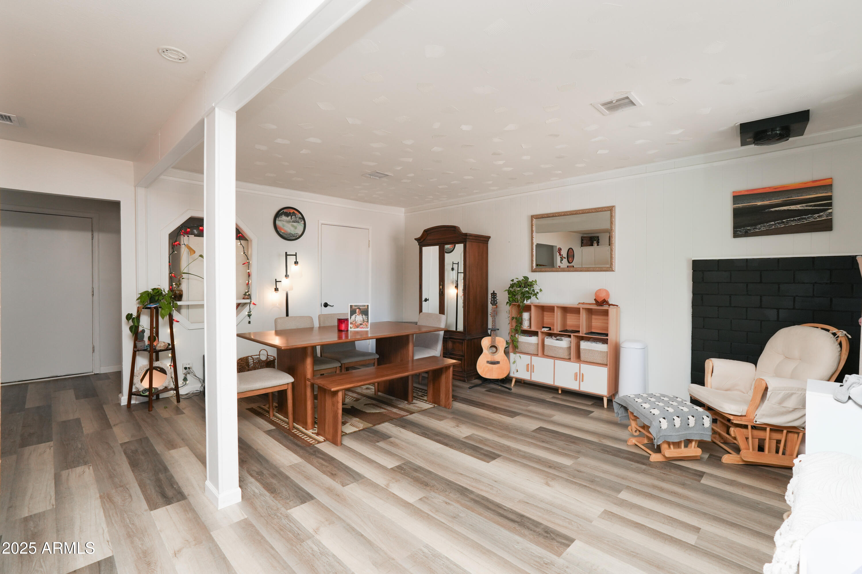 605 3rd N Street Clarkdale, AZ 86324 - Photo 8 of 37 a living room with furniture and wooden floor