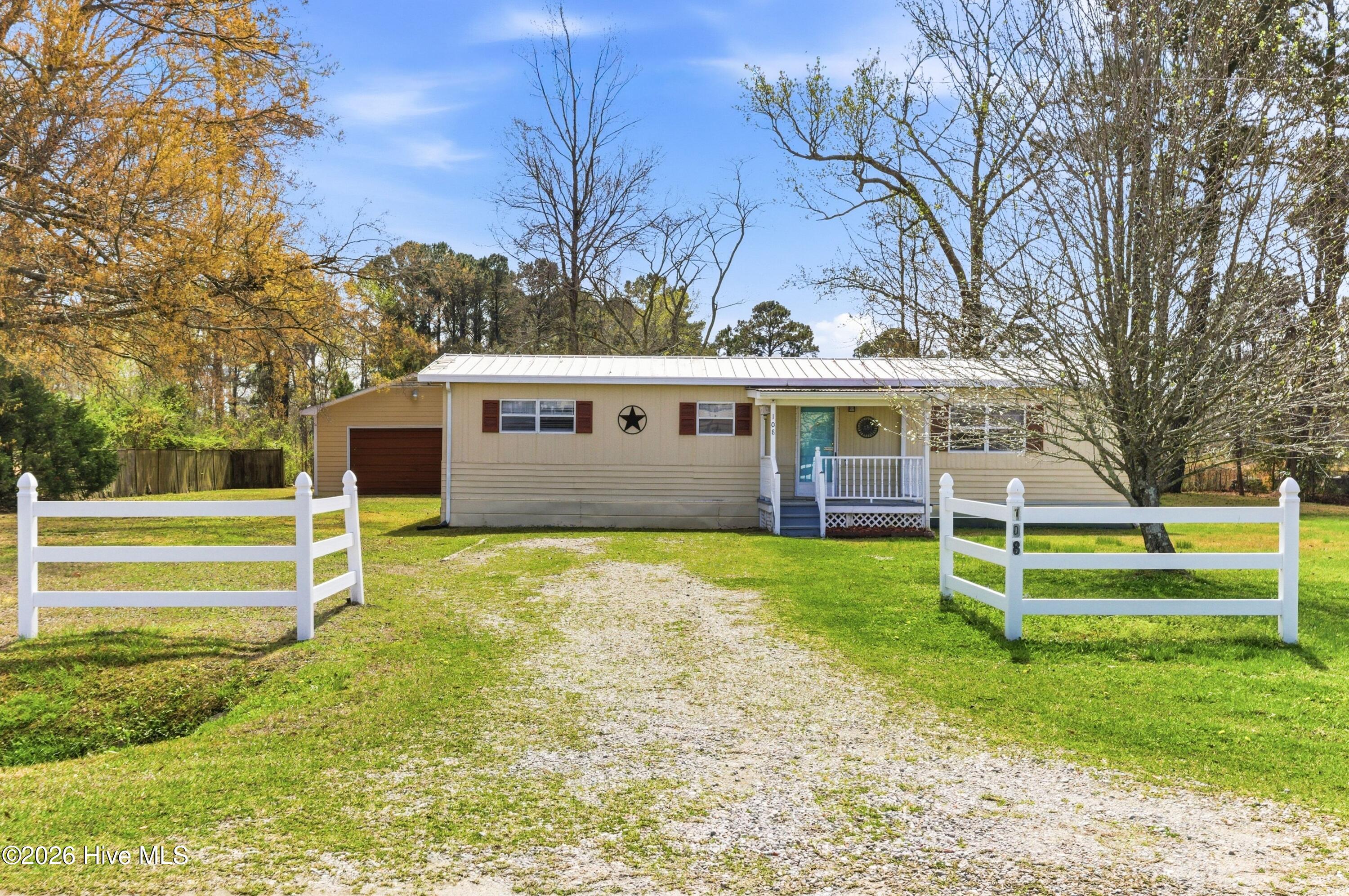 108 Gladiolus Road Castle Hayne, NC 28429 - Photo 1 of 15 001_108_gladiolus_road-01_372