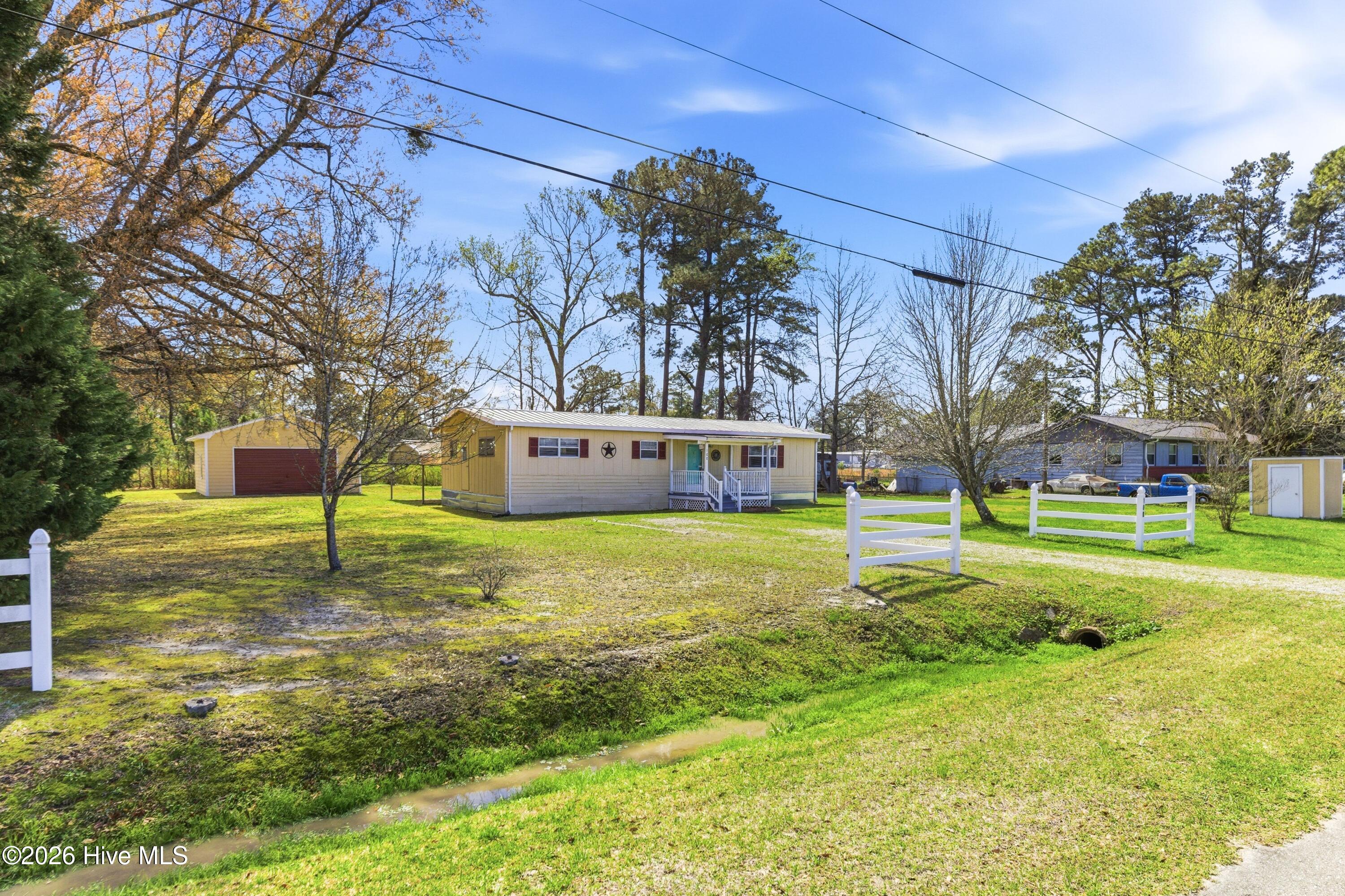 108 Gladiolus Road Castle Hayne, NC 28429 - Photo 3 of 15 003_108_gladiolus_road-03_928