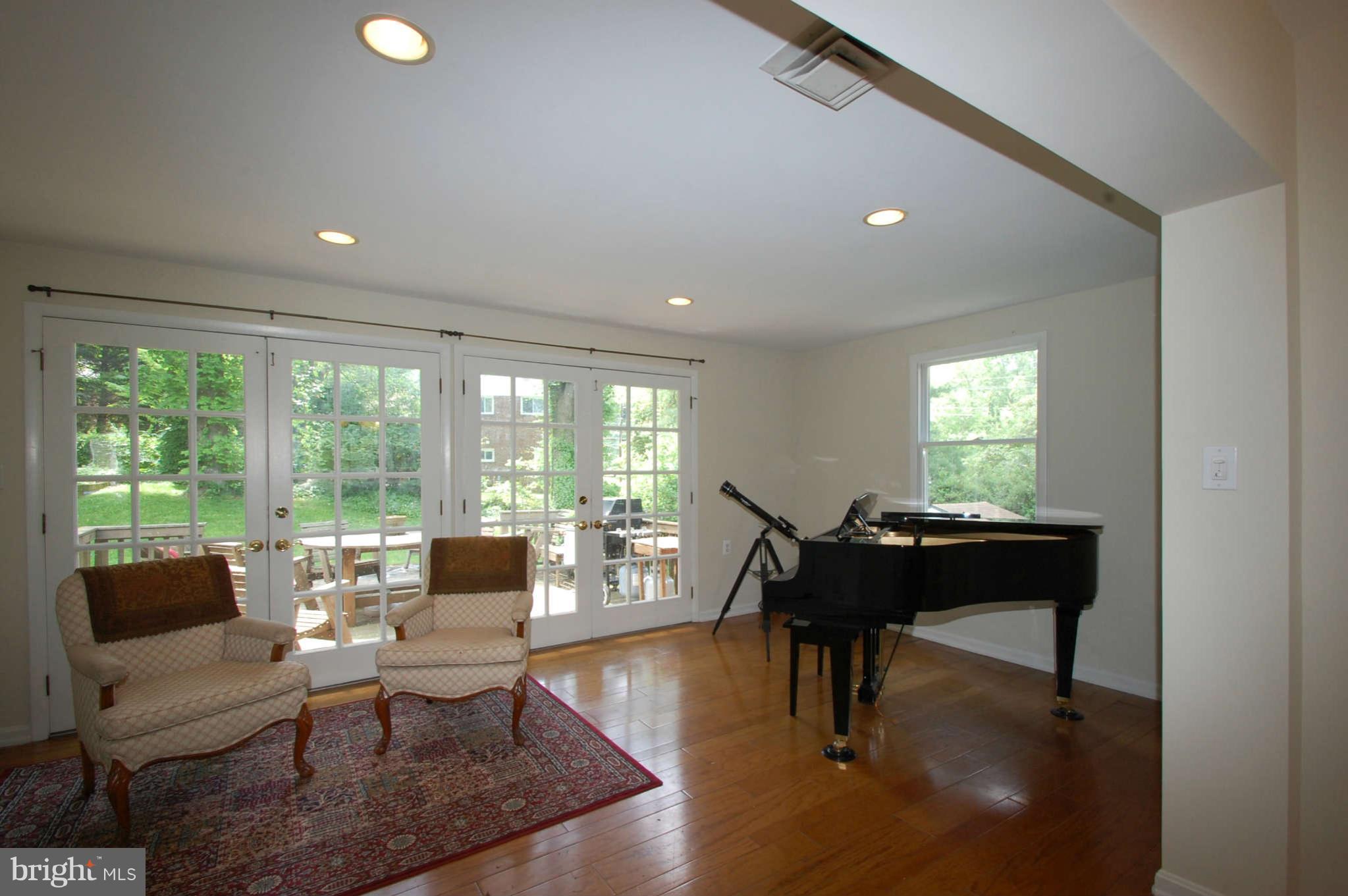 6506 Stoneham Road Bethesda, MD 20817 - Photo 3 of 16 Family Room