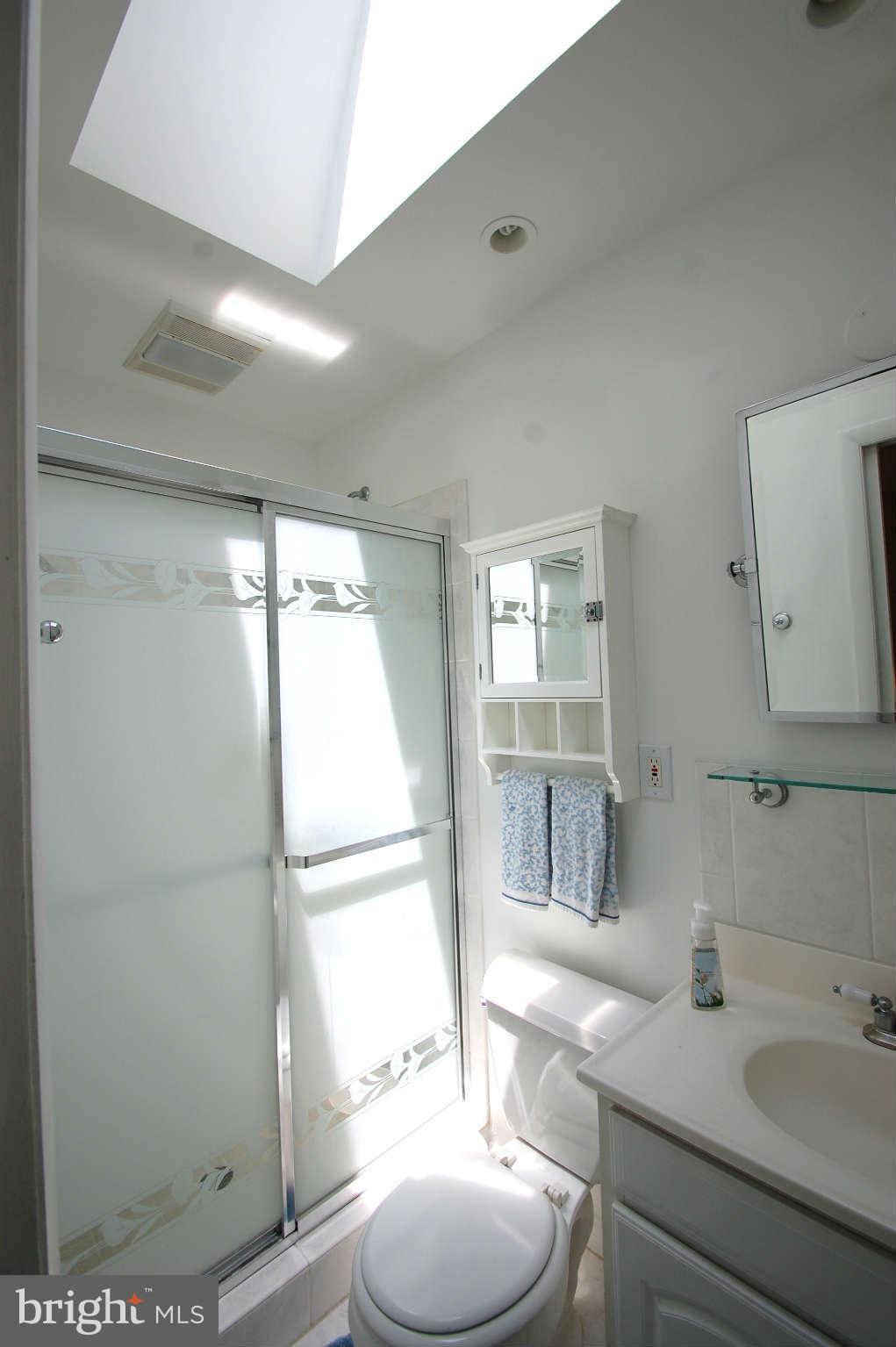 6506 Stoneham Road Bethesda, MD 20817 - Photo 8 of 16 Bath (Master)