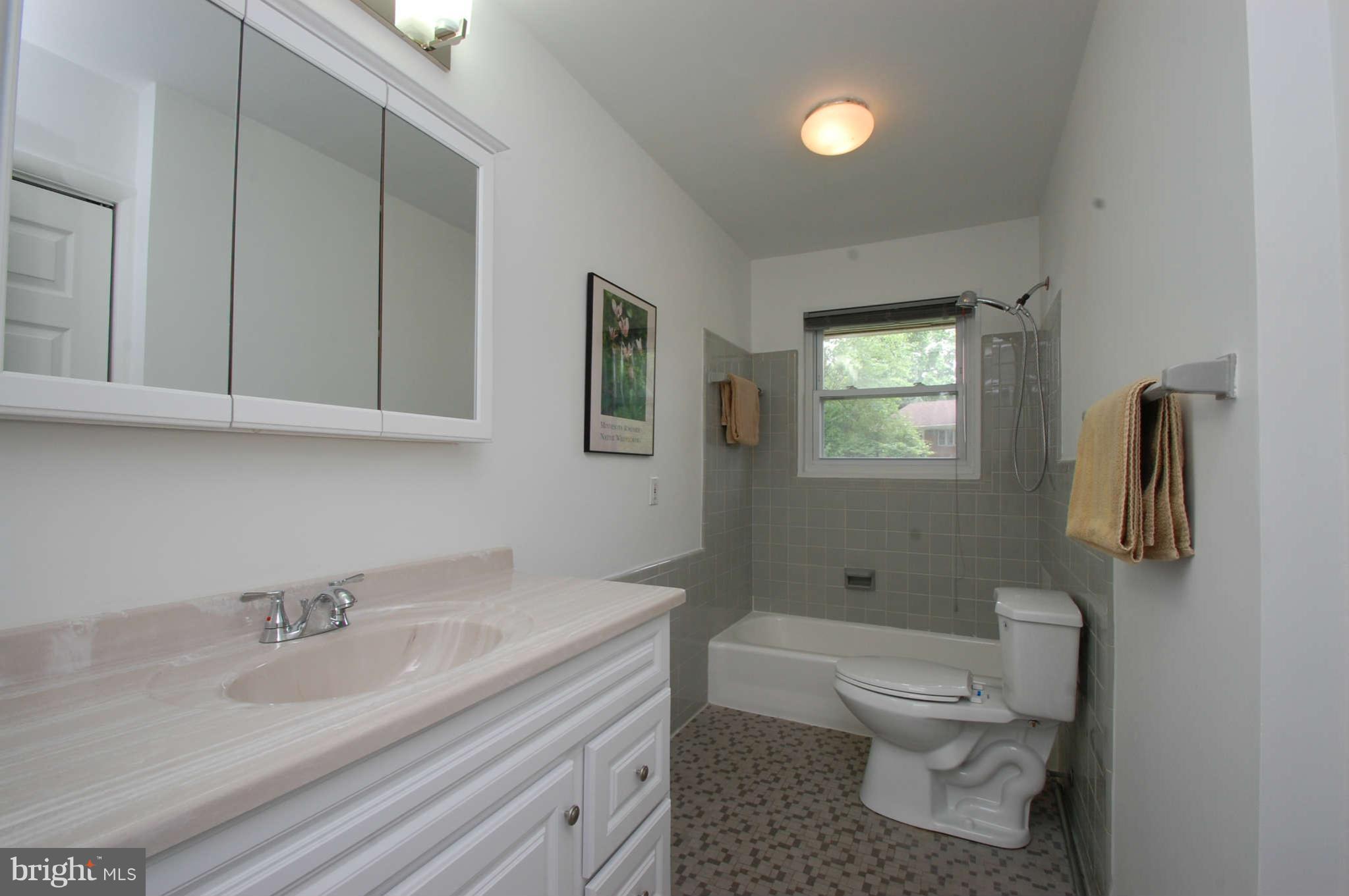 6506 Stoneham Road Bethesda, MD 20817 - Photo 10 of 16 Bath