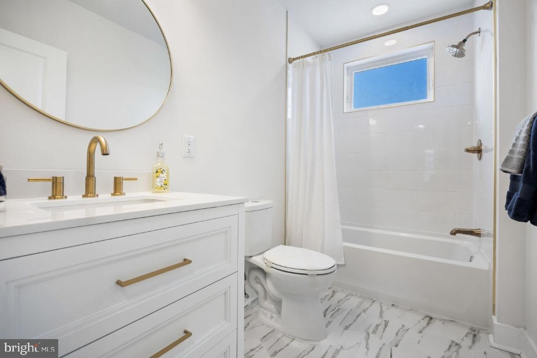 133 Lafayette Road Audubon, NJ 08106 - Photo 13 of 15 Upper level hall bathroom