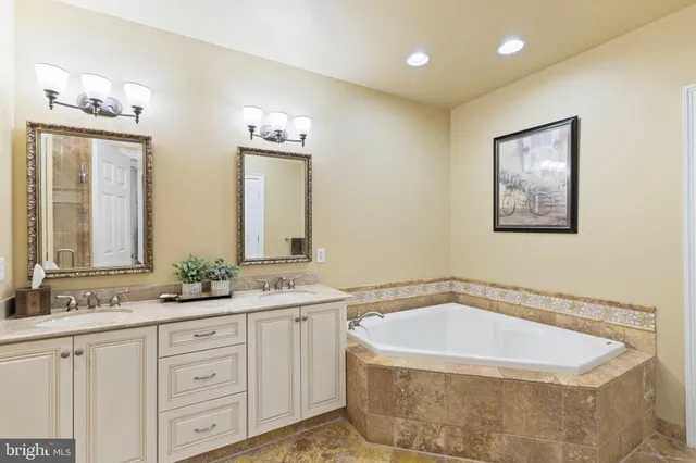 $1,145,000 | 95 Rittenhouse Circle, Newtown, PA 18940