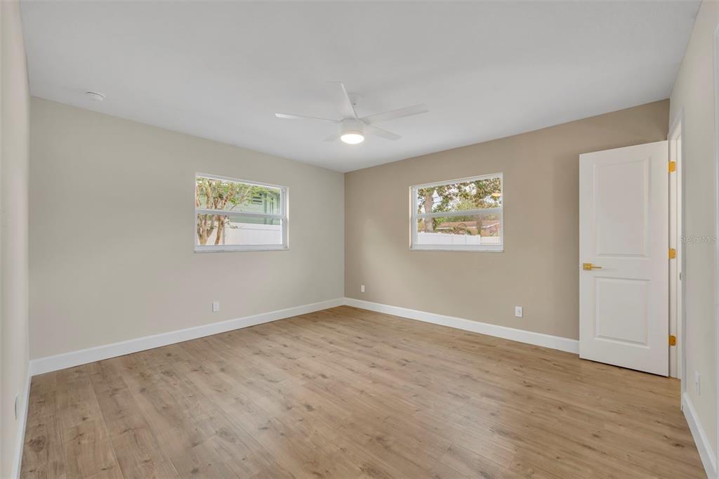 350 Cornwall Road Winter Park, FL 32792 - Photo 26 of 36 an empty room with windows and closet