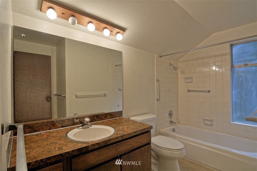 19910 89th Place West Edmonds, WA 98026 - Photo 14 of 22 Gallery Image 14