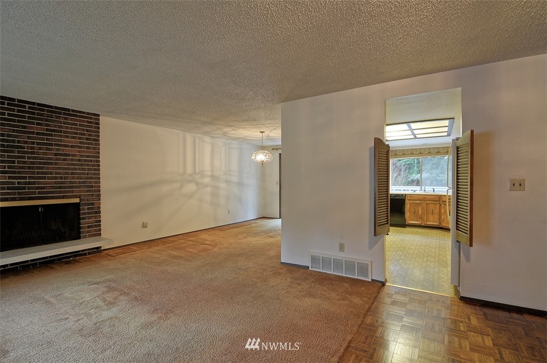 19910 89th Place West Edmonds, WA 98026 - Photo 4 of 22 Gallery Image 4