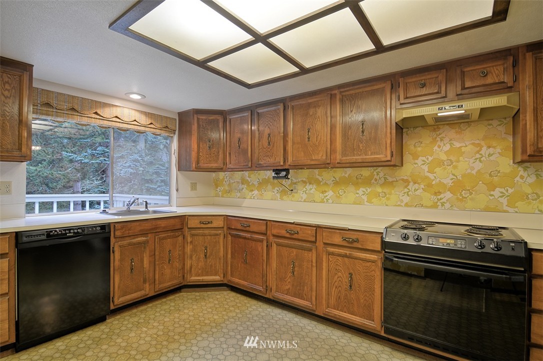 19910 89th Place West Edmonds, WA 98026 - Photo 6 of 22 Gallery Image 6