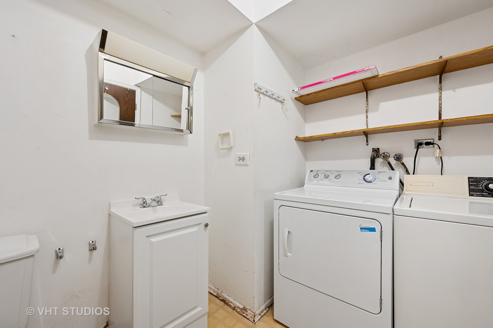 456 Inverrary Lane Deerfield, IL 60015 - Photo 11 of 17 a utility room with dryer and washer