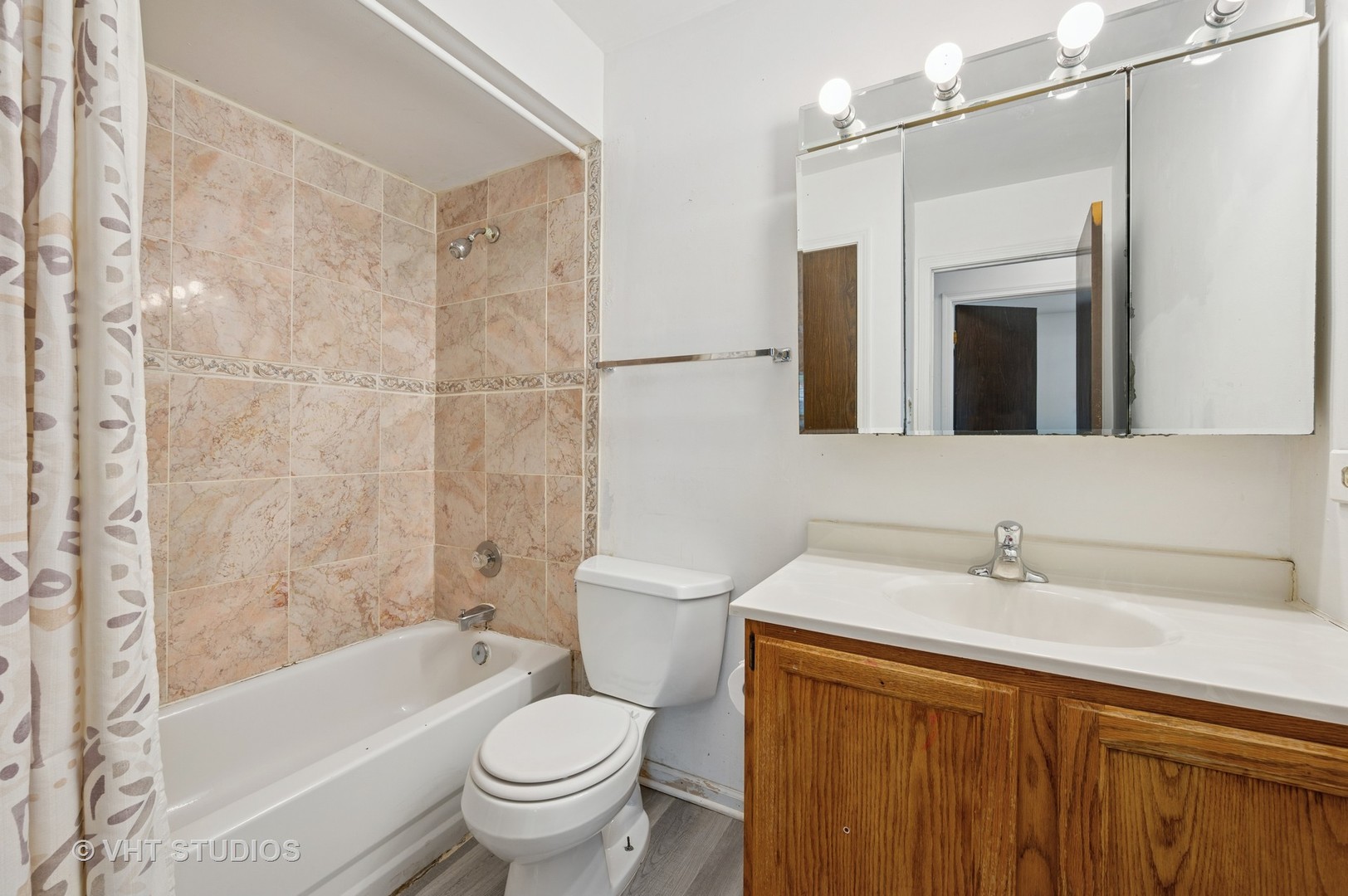 456 Inverrary Lane Deerfield, IL 60015 - Photo 8 of 17 a bathroom with a sink toilet and shower