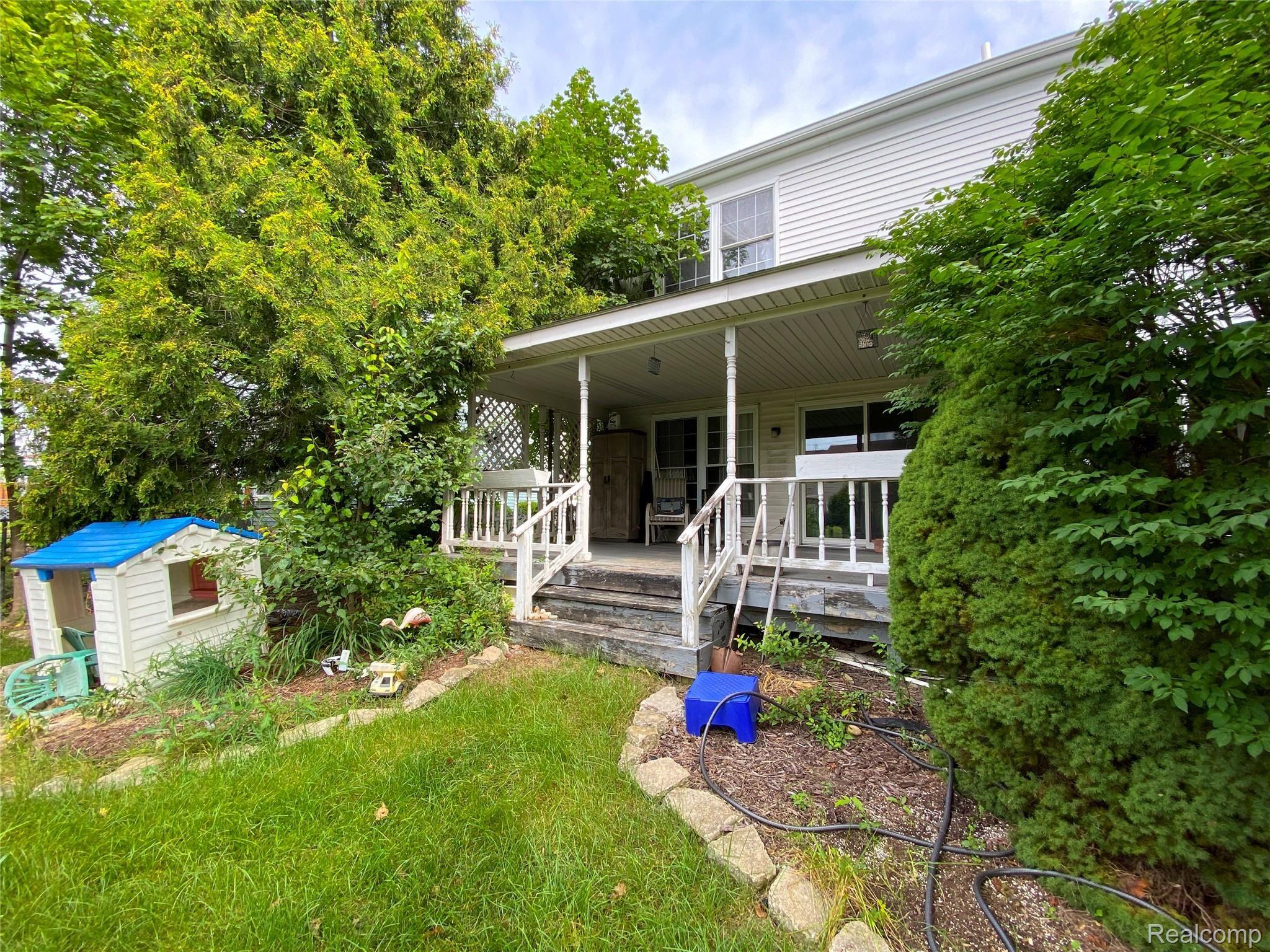 44911 Lemont Road Canton, MI 48187 - Photo 38 of 47 IMG_0693.jpg