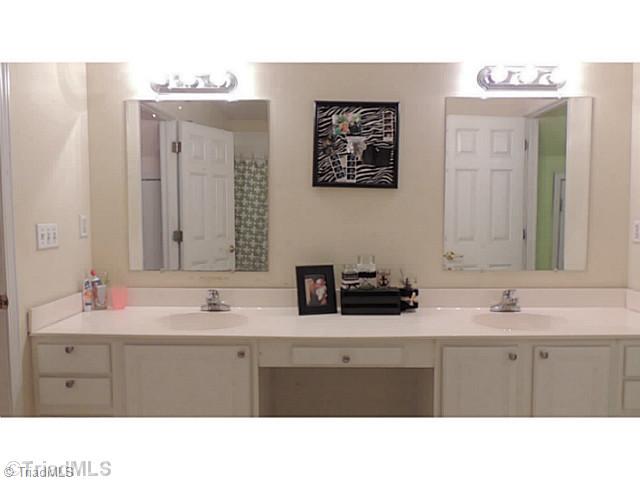 198 Epping Road Clemmons, NC 27012 - Photo 14 of 16 Master Bath/Spa.