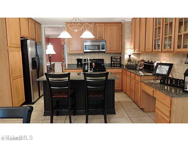 198 Epping Road Clemmons, NC 27012 - Photo 3 of 16 Kitchen.