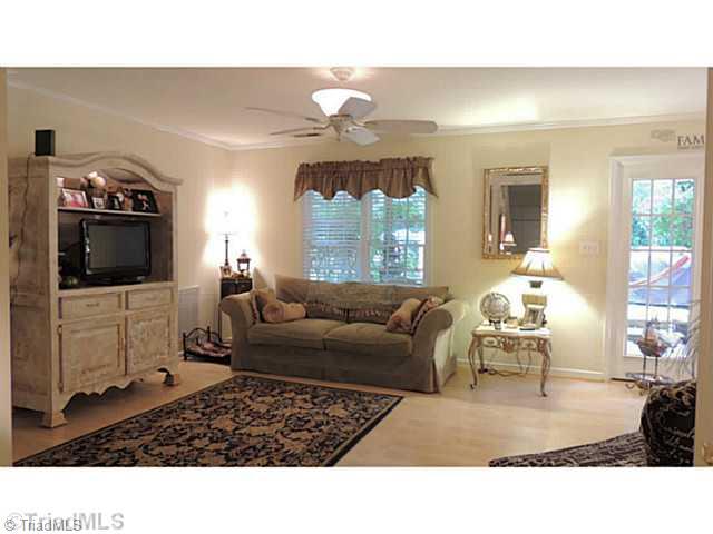 198 Epping Road Clemmons, NC 27012 - Photo 6 of 16 Living Room.