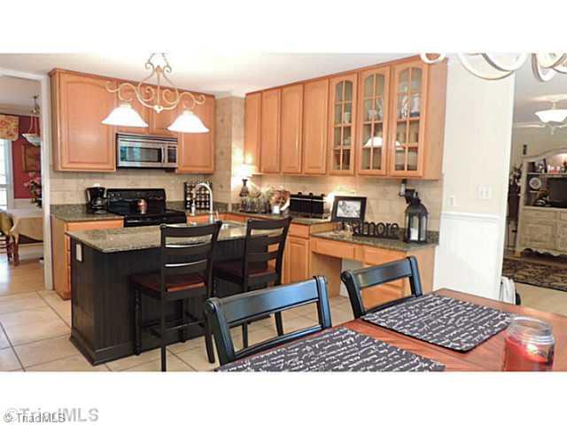 198 Epping Road Clemmons, NC 27012 - Photo 7 of 16 Kitchen.