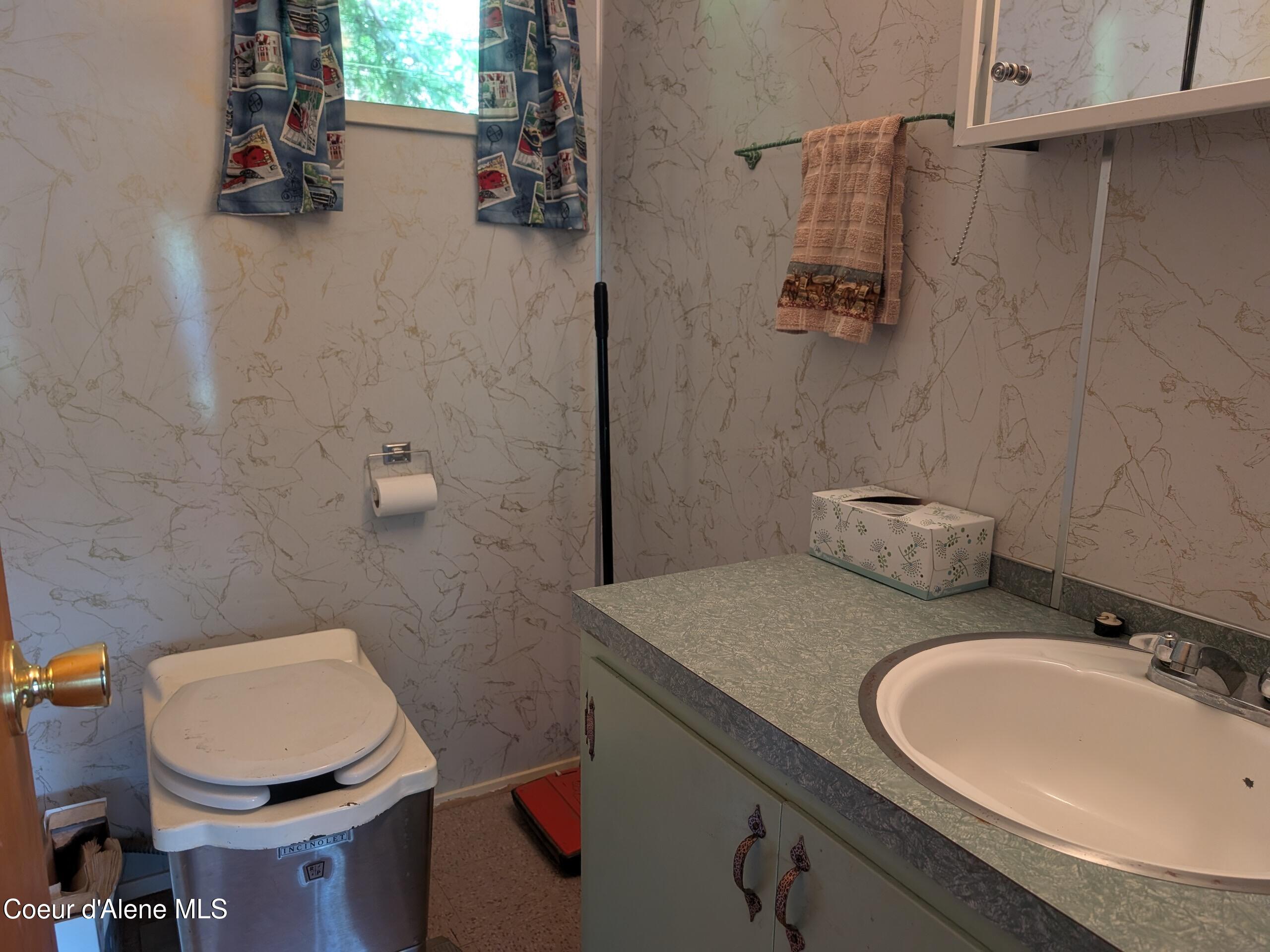15902 West Spirit Lake Road Spirit Lake, ID 83869 - Photo 18 of 35 Bathroom