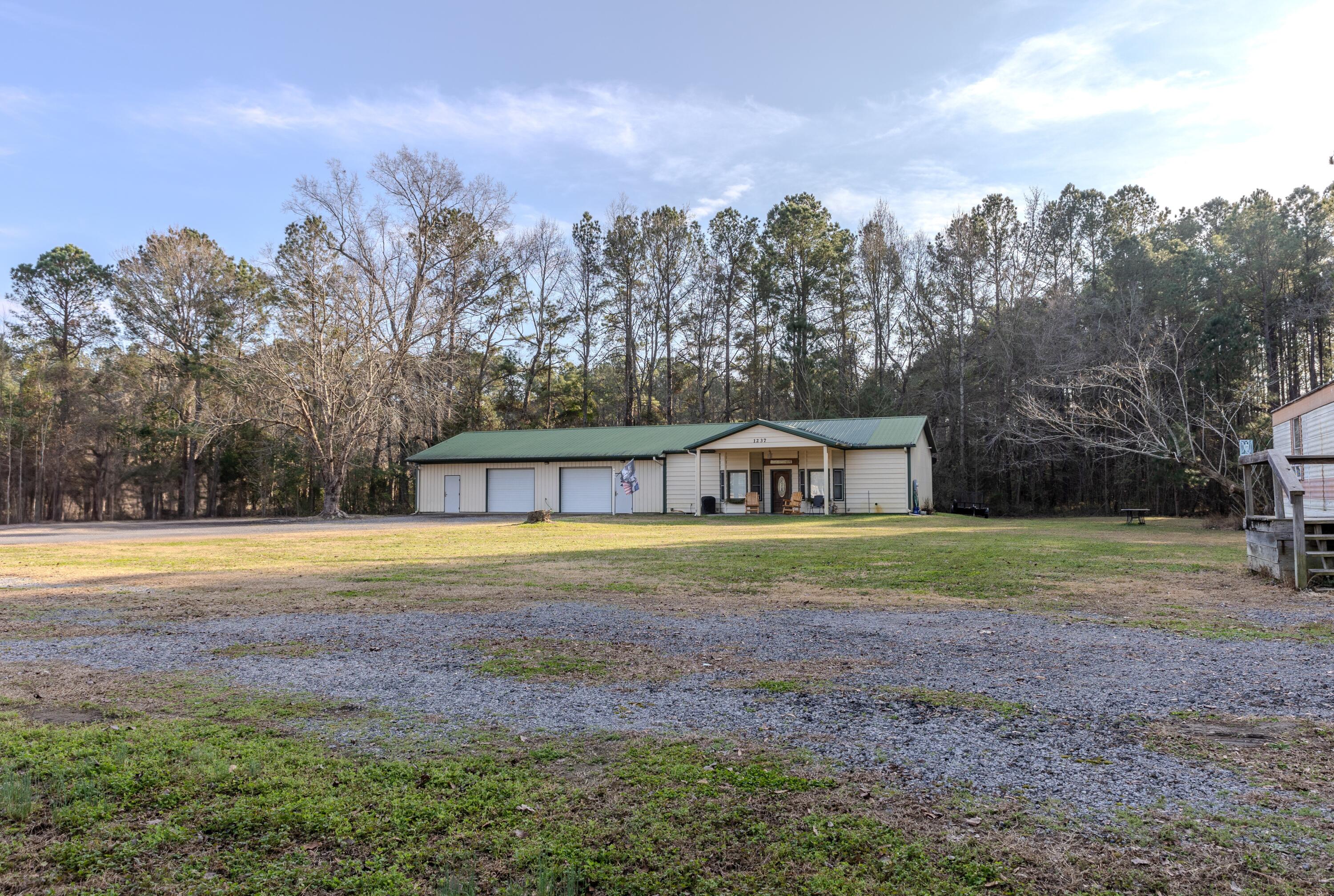 1237 Bethera Road Bonneau, SC 29431 - Photo 22 of 79 1237 Bethera Listing Images (22 of 82)