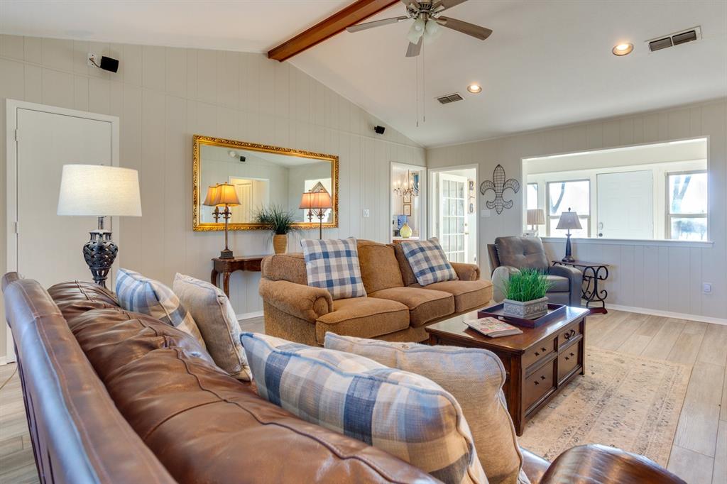 477 Fm 1553 Bonham, TX 75418 - Photo 8 of 10 a living room with furniture and a lamp