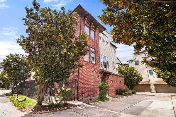 $2,800 | 1922 Winter Street, Houston, TX 77007