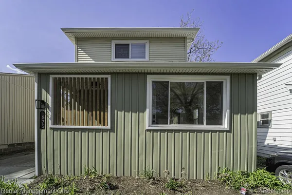 $2,300 | 575 East Drayton Street, Ferndale, MI 48220