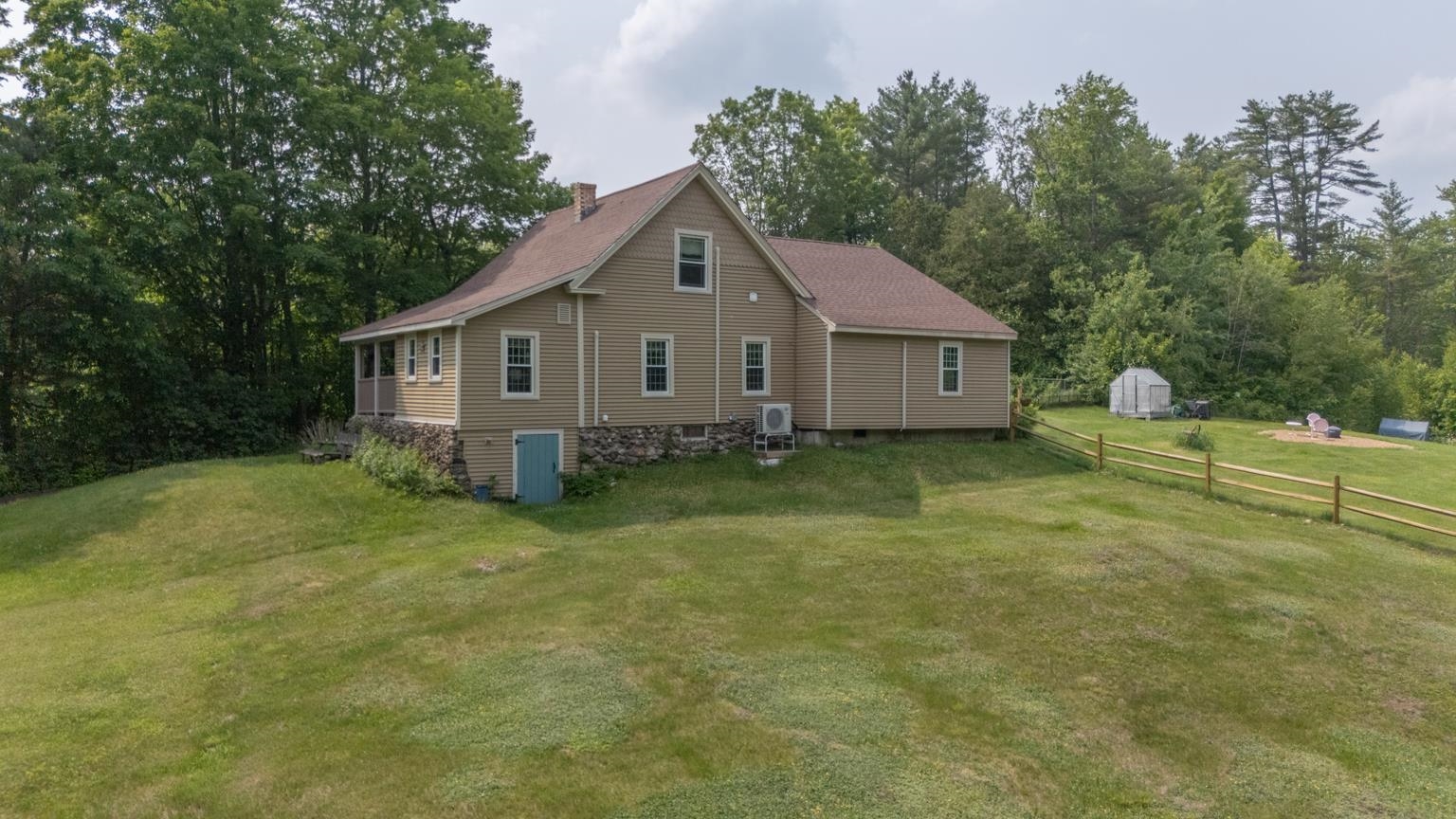 161 Hoit Road Concord, NH 03301 - Photo 2 of 59