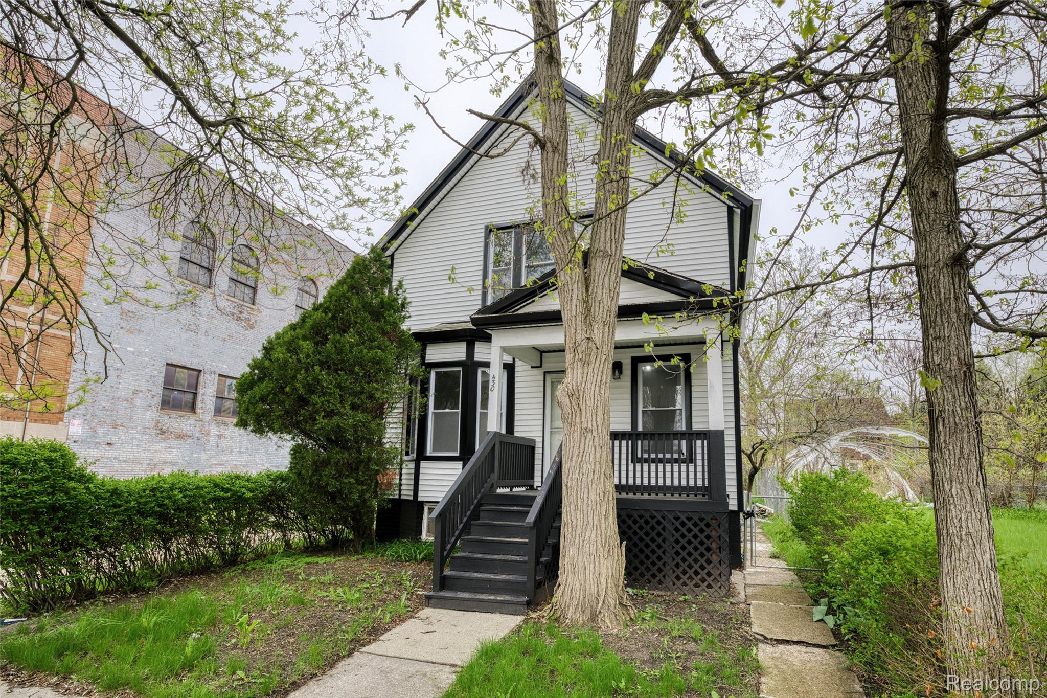 430 Holbrook Detroit, MI 48202 - Photo 9 of 31 image-6.jpg