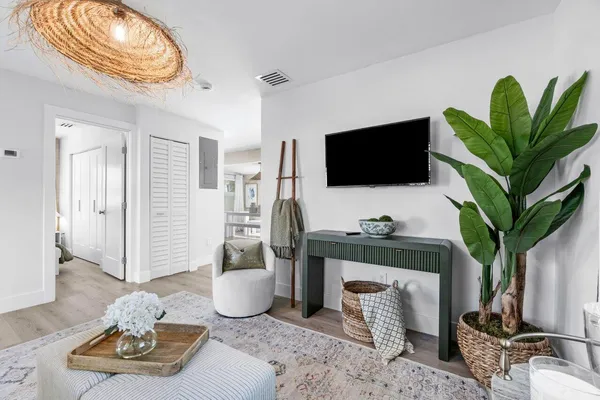 $4,500 | 512 49th Street, West Palm Beach, FL 33407