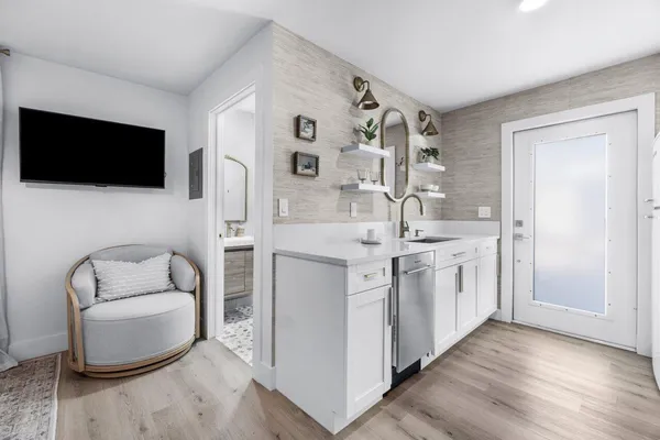 $4,500 | 512 49th Street, West Palm Beach, FL 33407