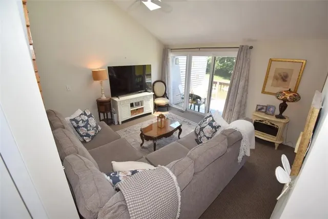 $479,900 | 260 Sweet Allen Farm Road, Unit B3, South Kingstown, RI 02879