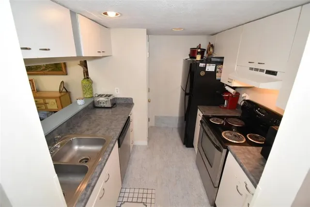 $479,900 | 260 Sweet Allen Farm Road, Unit B3, South Kingstown, RI 02879