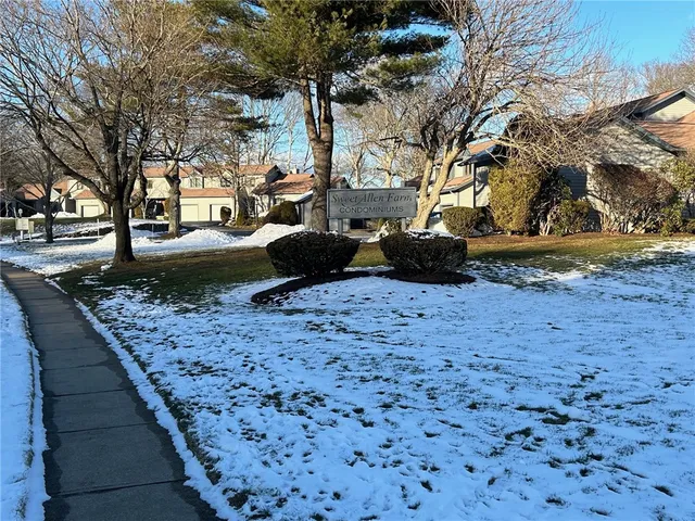 $479,900 | 260 Sweet Allen Farm Road, Unit B3, South Kingstown, RI 02879