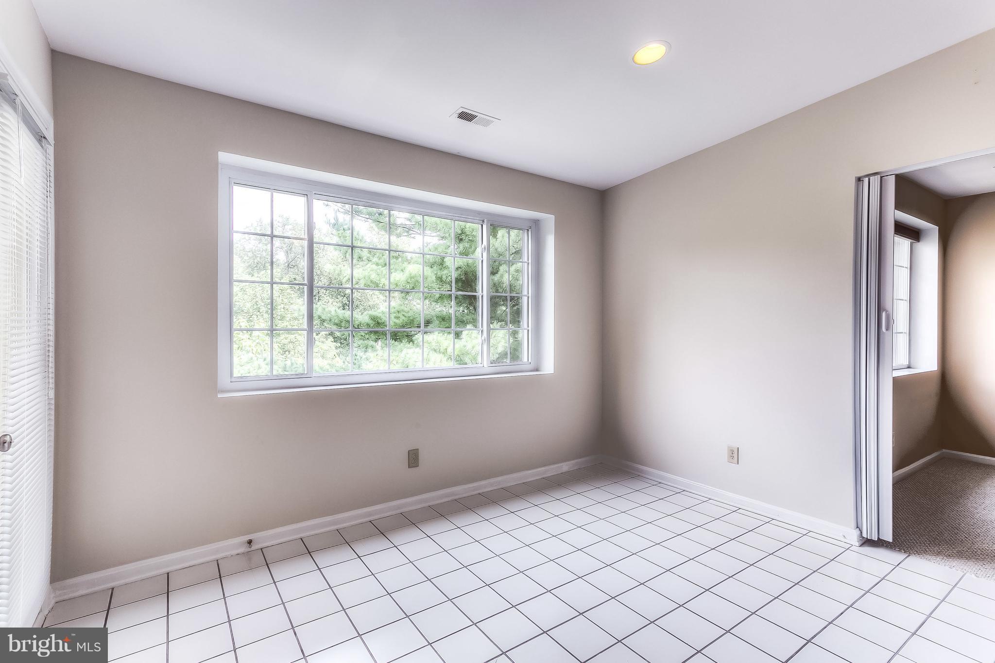 404 Rockfleet Road, Unit 302 Lutherville-Timonium, MD 21093 - Photo 11 of 19 Interior (General)