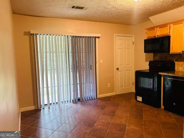 $1,295 | 140 Summerwood Drive, Unit 140, Fairburn, GA 30213