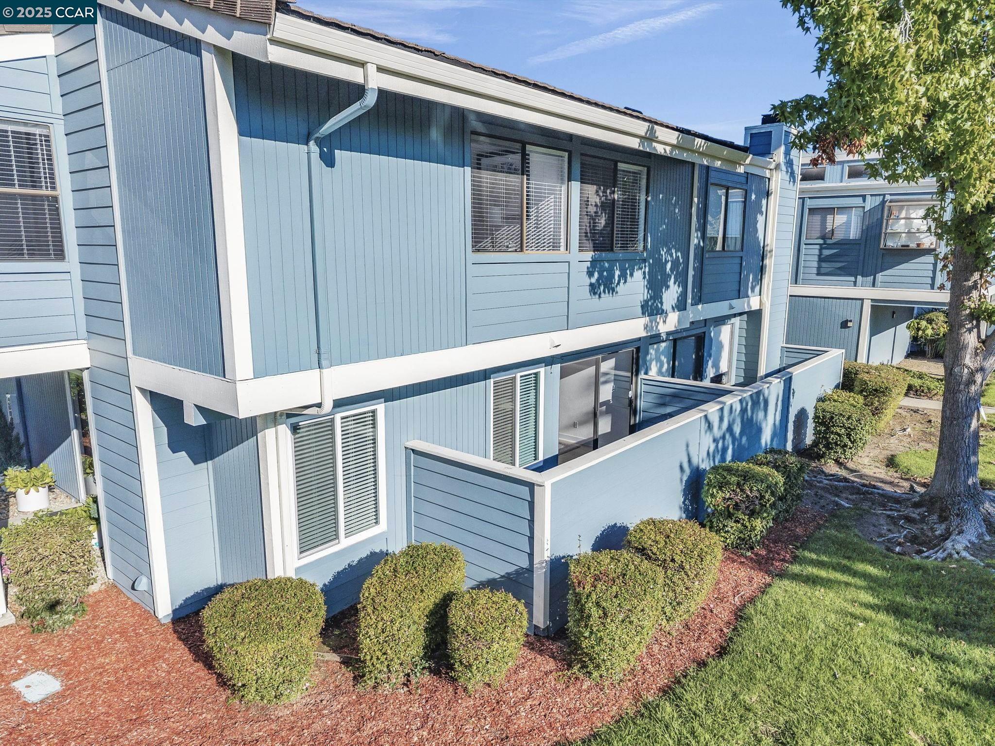 406 Olympus, Unit 5 Hercules, CA 94547 - Photo 41 of 49 a view of balcony with small swimming pool