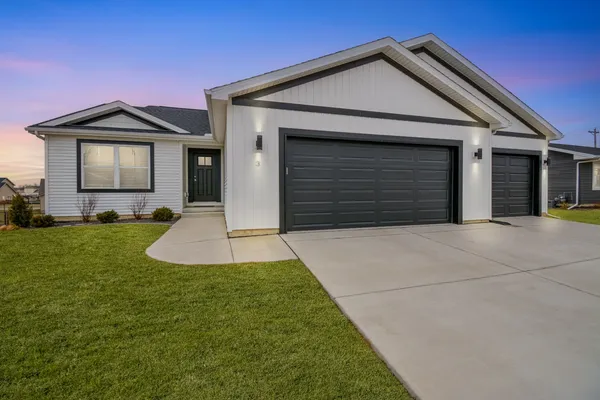 $375,000 | 3 Fedor Circle, Bloomington, IL 61705